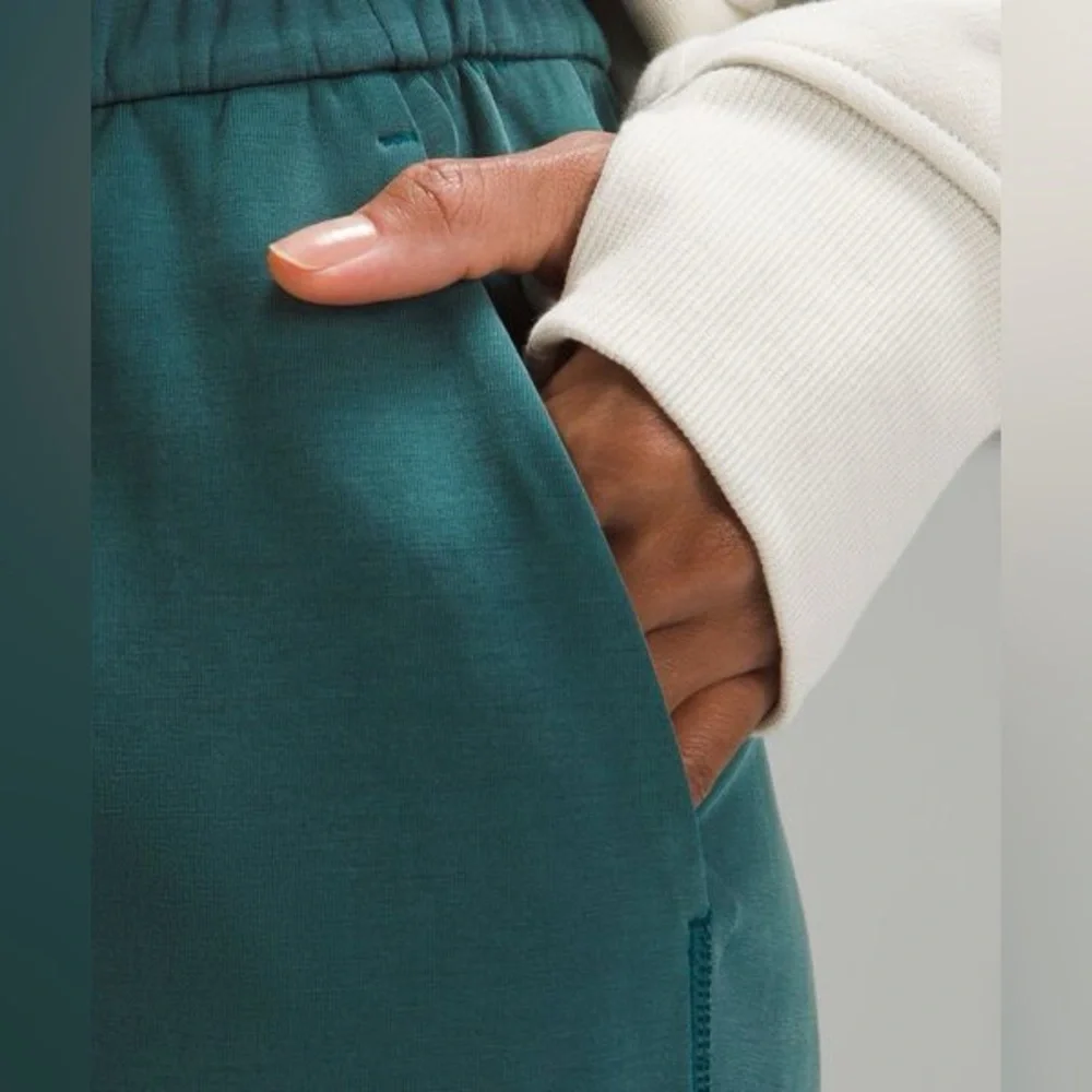 Brand new Lululemon Softstreme High-Rise Pant *Regular
Storm teal - Picture 5 of 7